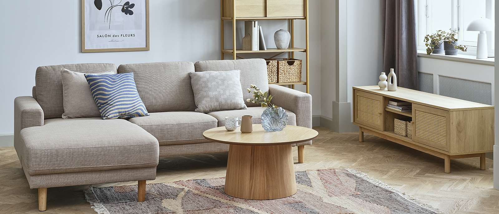 EGENSE Sofa mit Chaiselongue und KLIPLEV Couchtisch Wohnzimmer mit Sofa und Chaiselongue