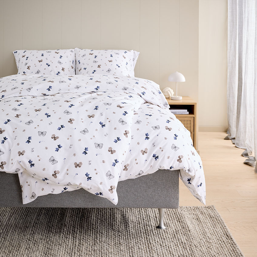 Bettbezug aus Baumwolle in Weiß mit Schmetterlingen und Blumen 