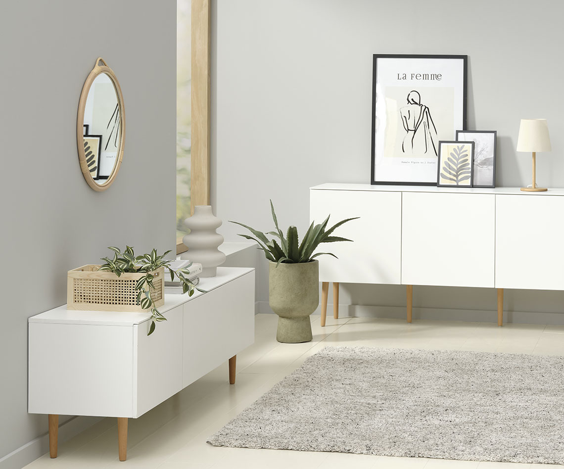 TV Schrank mit Stauraum und passendem Sideboard im Wohnzimmer