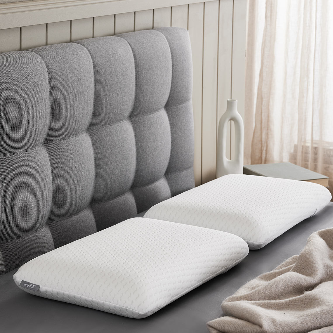 VIGLEN Memory-Schaum-Kissen – ergonomisches Nackenstützkissen Zwei Memory-Foam-Kissen auf dem Bett