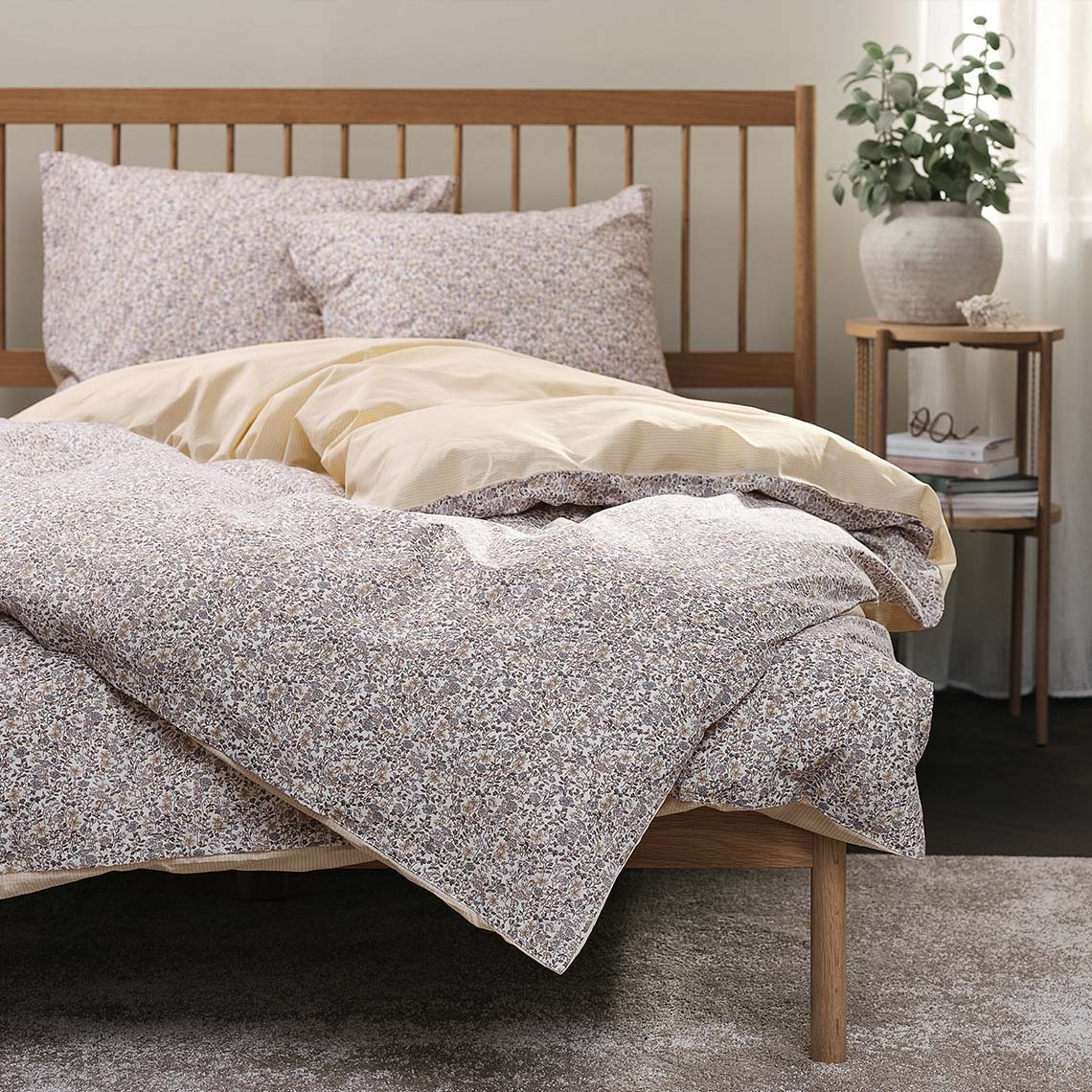 NIKOLINE Bettwäsche Bettwäsche-Set mit floralem Design in sanften Lila- und Gelbtönen