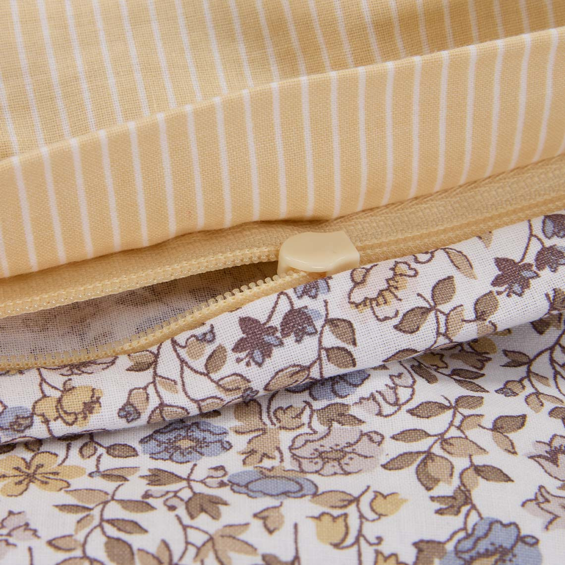 NIKOLINE Bettwäsche Baumwoll-Bettwäsche mit kleinen Pastellblumen in Lila- und Gelbtönen