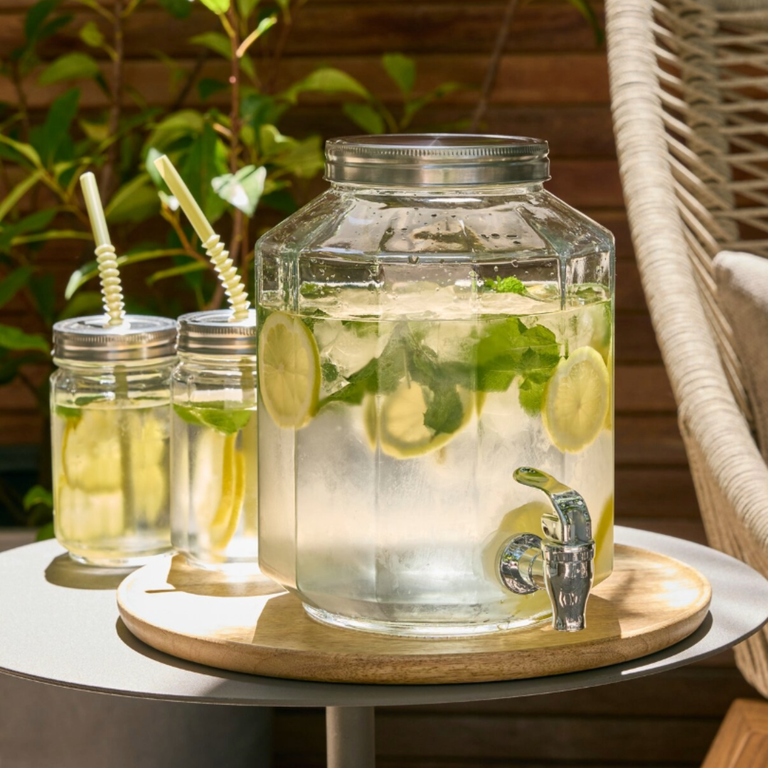 GLASS Gläser und VANN Getränkebehälter