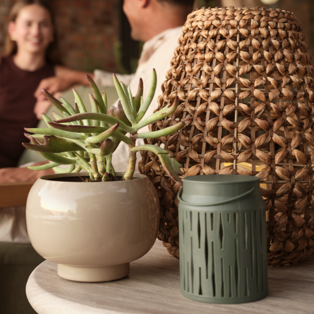 LOM Pflanzkübel, SVAN Batterielampe und ROVTERNE Laterne