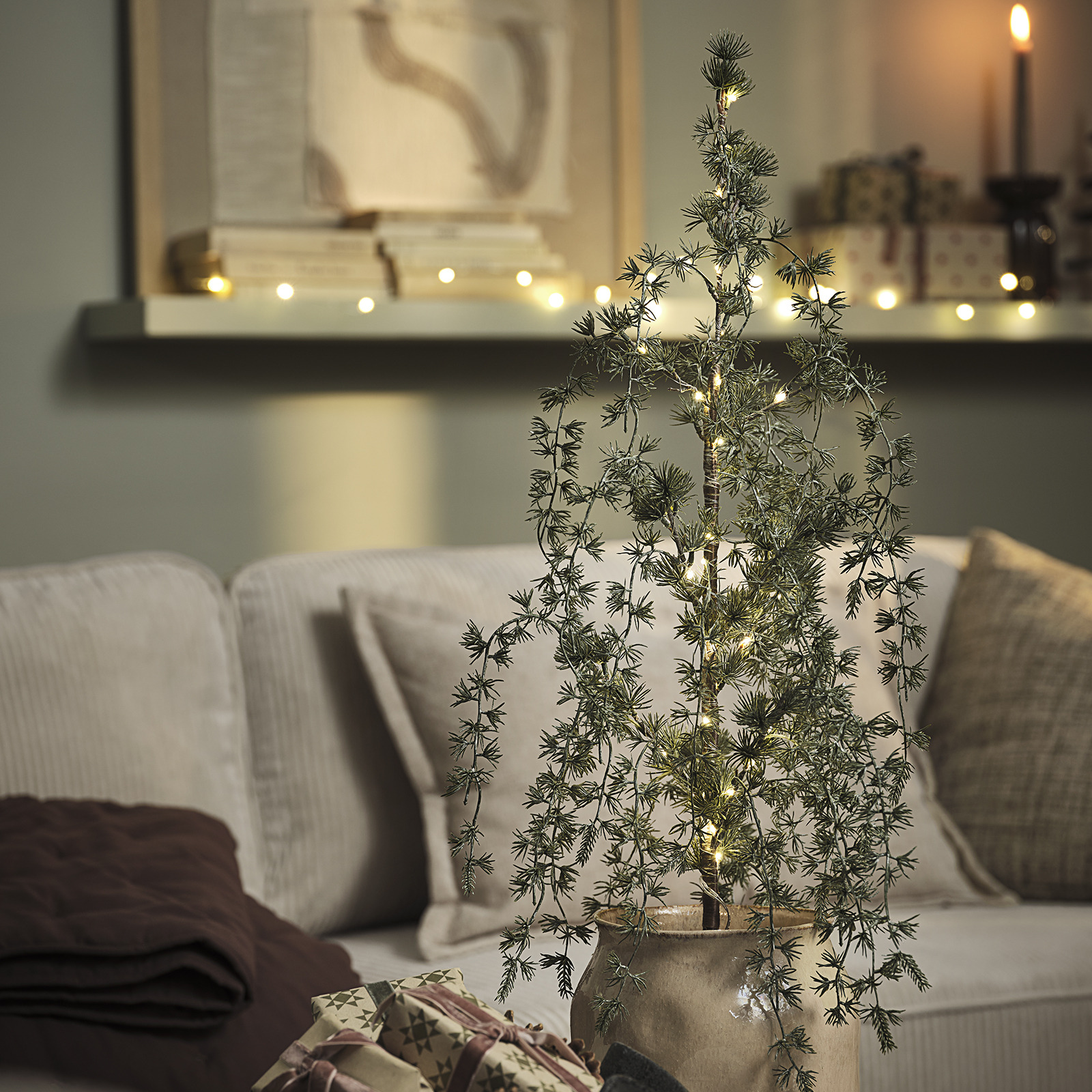 Künstlicher Weihnachtsbaum mit LED-Beleuchtung