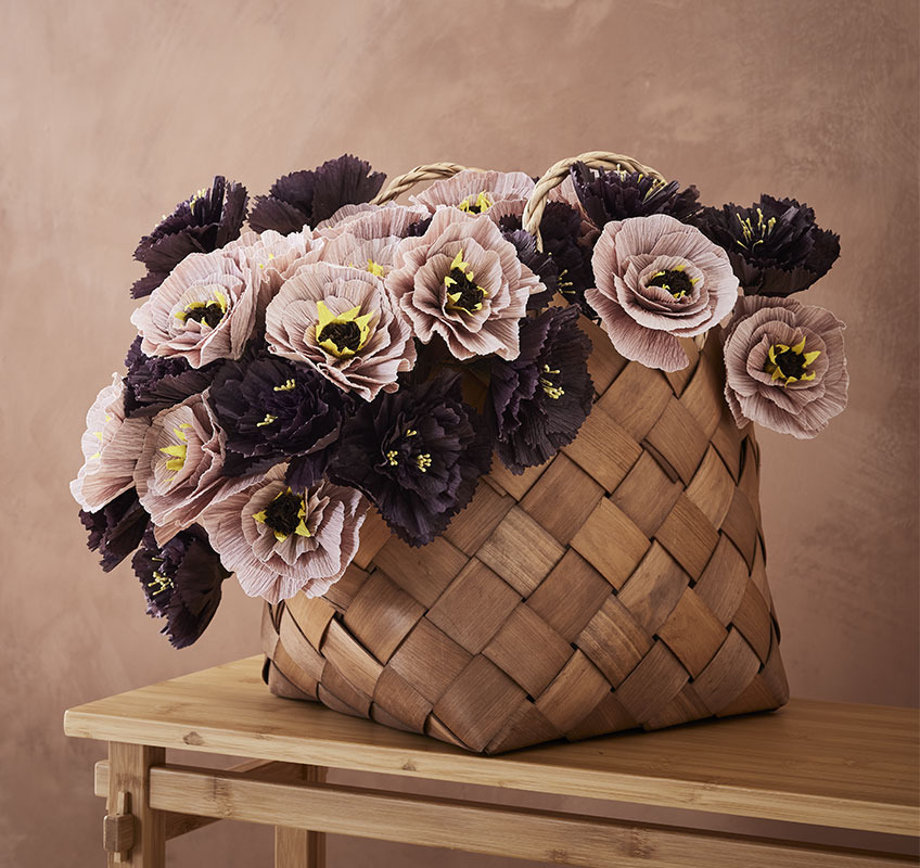 PER-Papierblumen und ABEL-Korb Papierblumenstrauß im Holzkorb