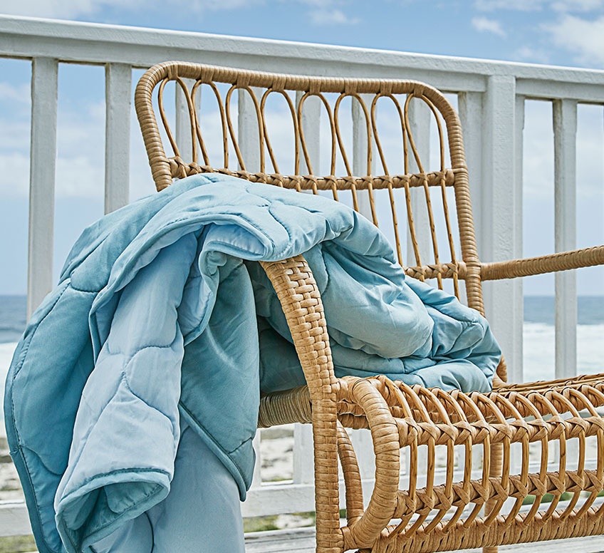BIRKEMOSE armchair with STETINDEN duvet Armchair with blanket on a patio
