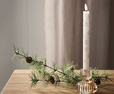 Künstliche Kerze mit Weihnachts-Motiven
